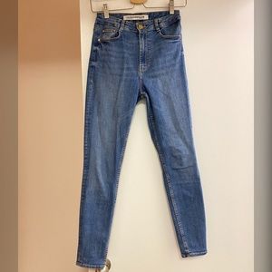 【SOLD】Zara Mid-rise Sculpt Medium Blue Jeans